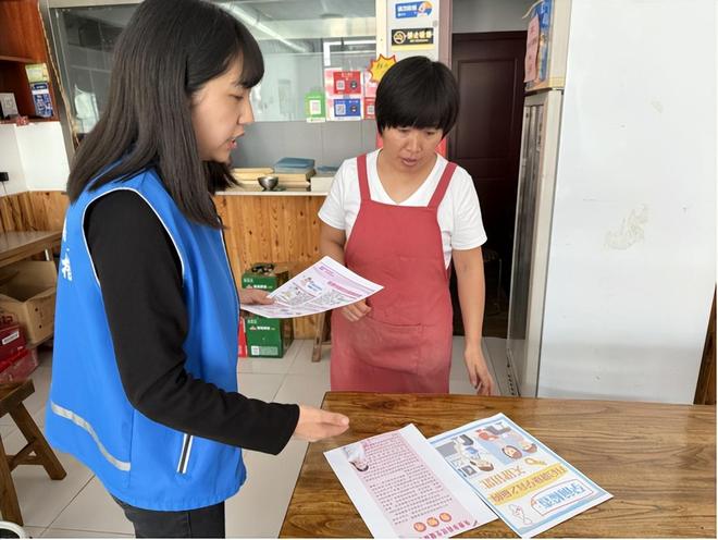 济宁任城区古槐街道东门社区开展 “免费孕前优生优育检查”宣传